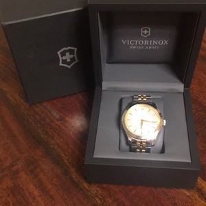 Men’s Victorinox Alliance watch.